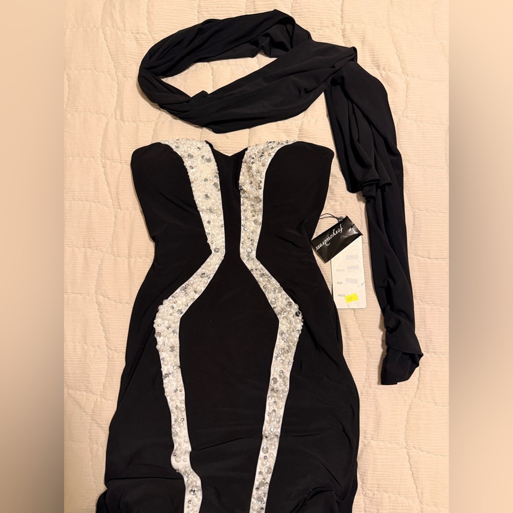 131. Elegant Black and White Women's Dress with Scarf